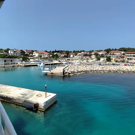 アパート Salt ドゥルヴェニック・マリ